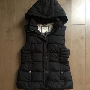 Abercrombie & Fitch Black Puffer Vest